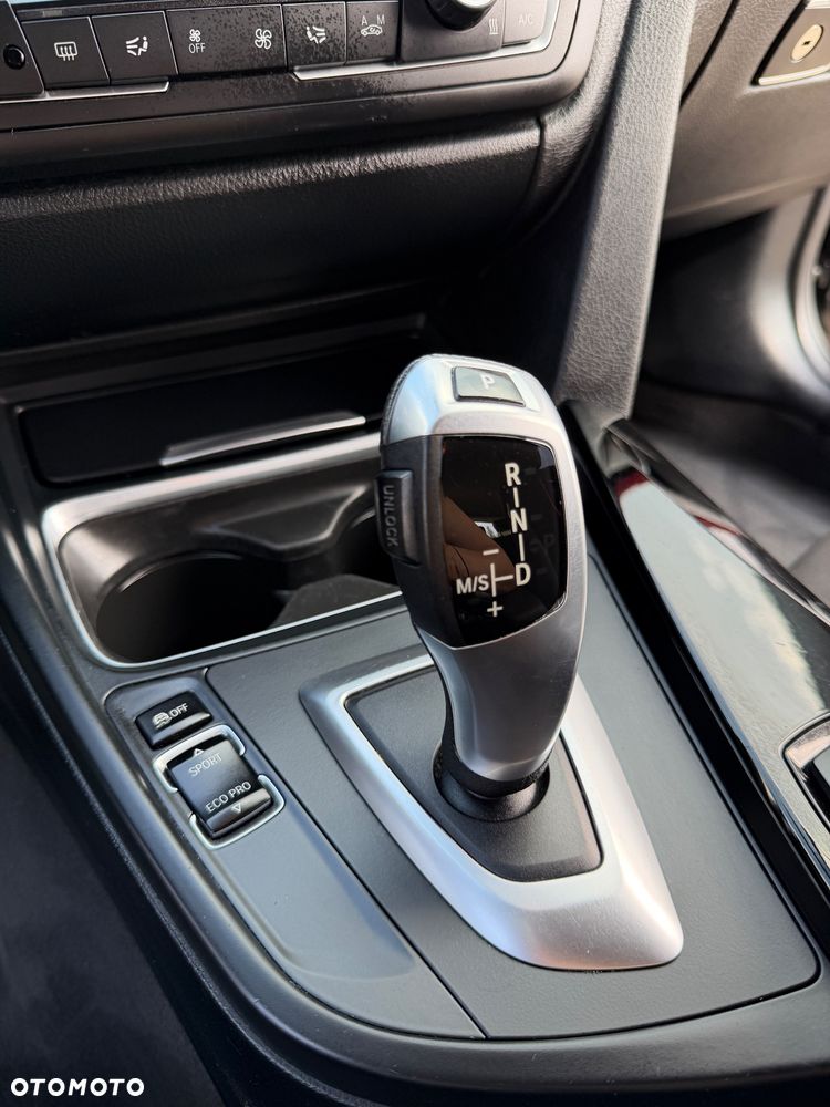 BMW Seria 3 318d Sport Line - 13