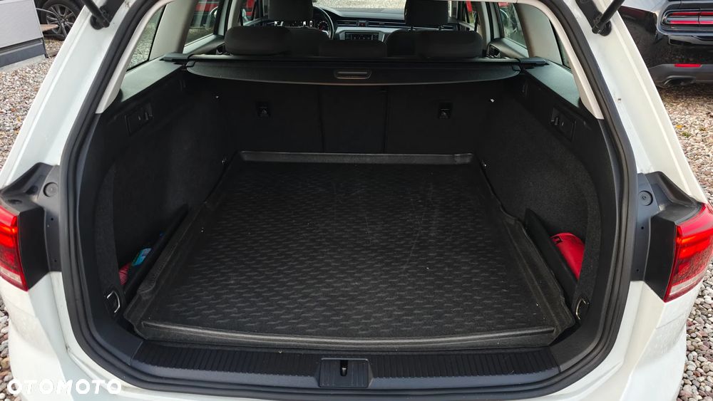 Volkswagen Passat - 28