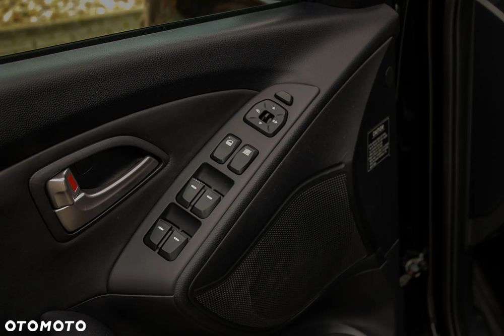 Hyundai ix35 1.7 CRDi 2WD blue Finale Gold - 30