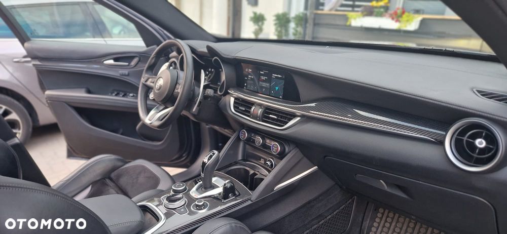 Alfa Romeo Stelvio 2.0 Turbo Veloce TI Q4 - 19