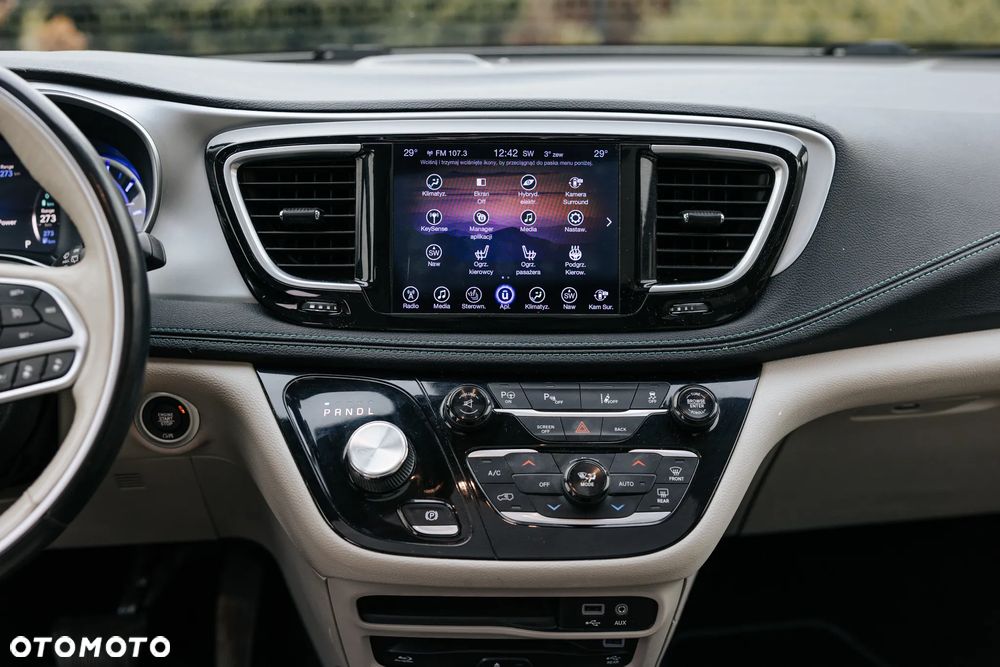 Chrysler Pacifica - 19