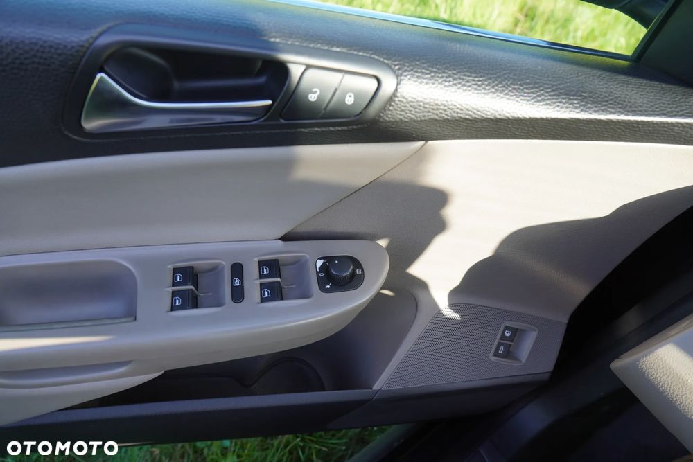 Volkswagen Passat 1.8 TSI Highline - 23