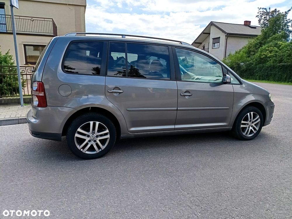 Volkswagen Touran - 9