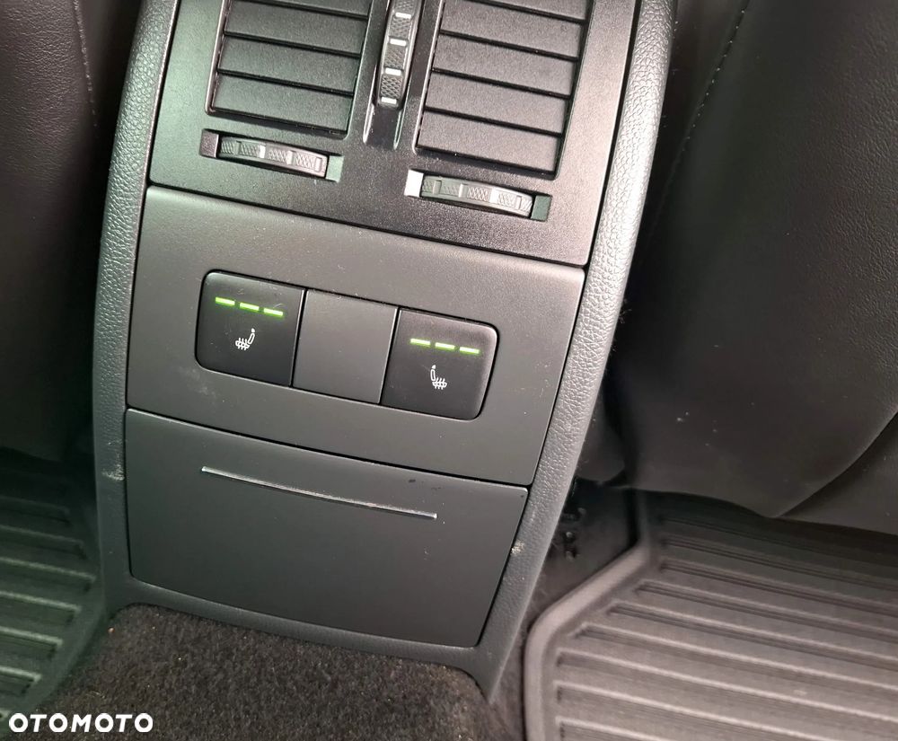 Skoda Octavia 2.0 TDI CR DPF RS - 37