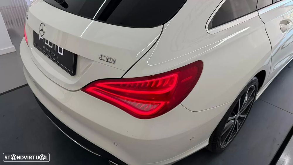 Mercedes-Benz CLA 200 d Shooting Brake AMG Line - 11