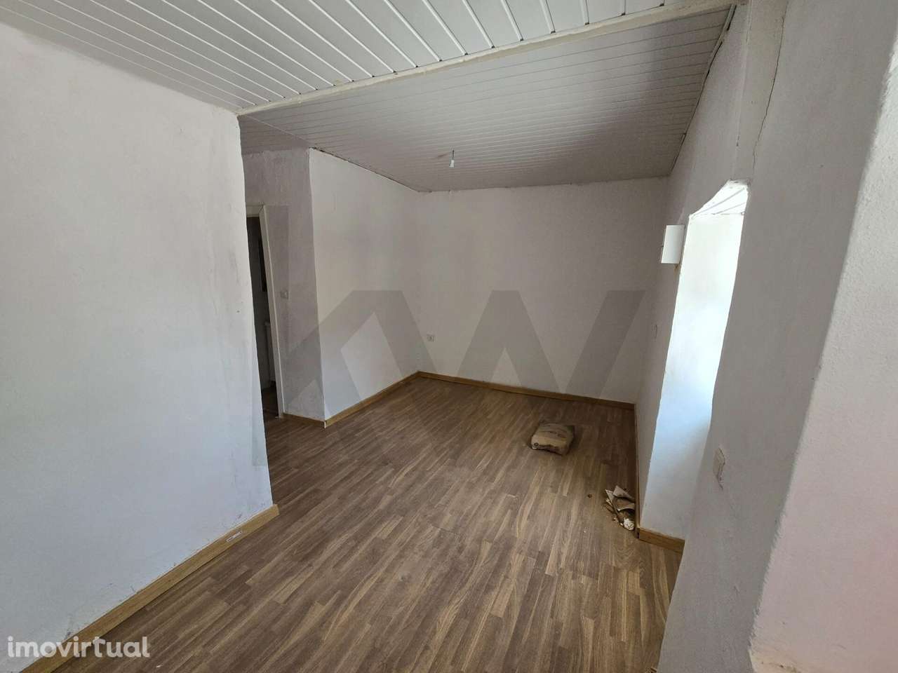 Moradia T1 + 1 na Vila do Espinheiro/ Alcanena - Grande imagem: 2/18