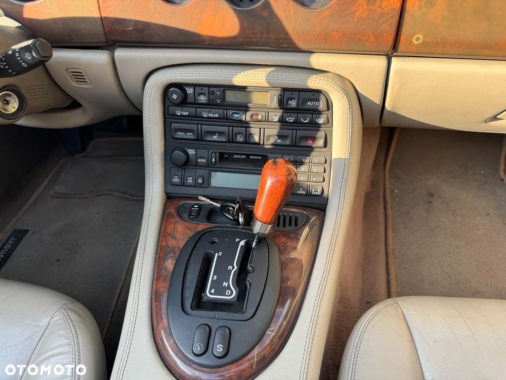 Jaguar XK8 - 33