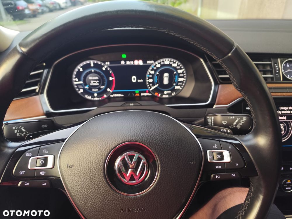 Volkswagen Passat 2.0 TDI SCR DSG Comfortline - 9
