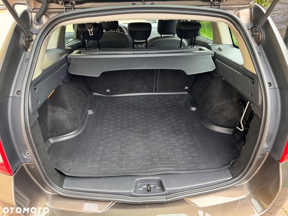 Dacia Logan TCe 90 Celebration - 11