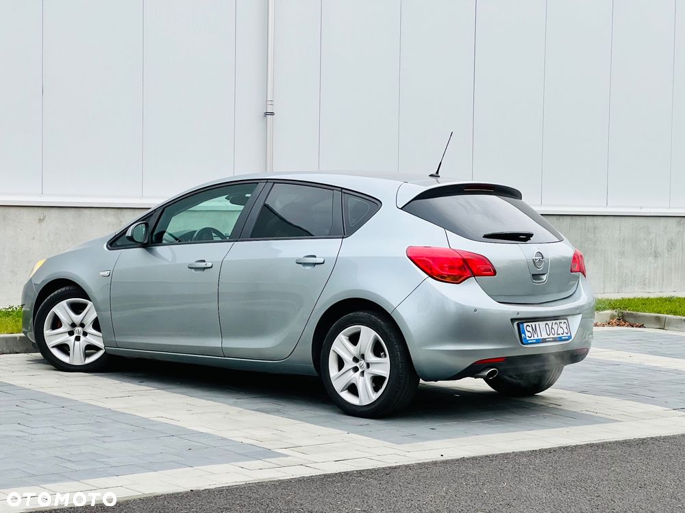 Opel Astra 1.4 Turbo Design Edition - 11
