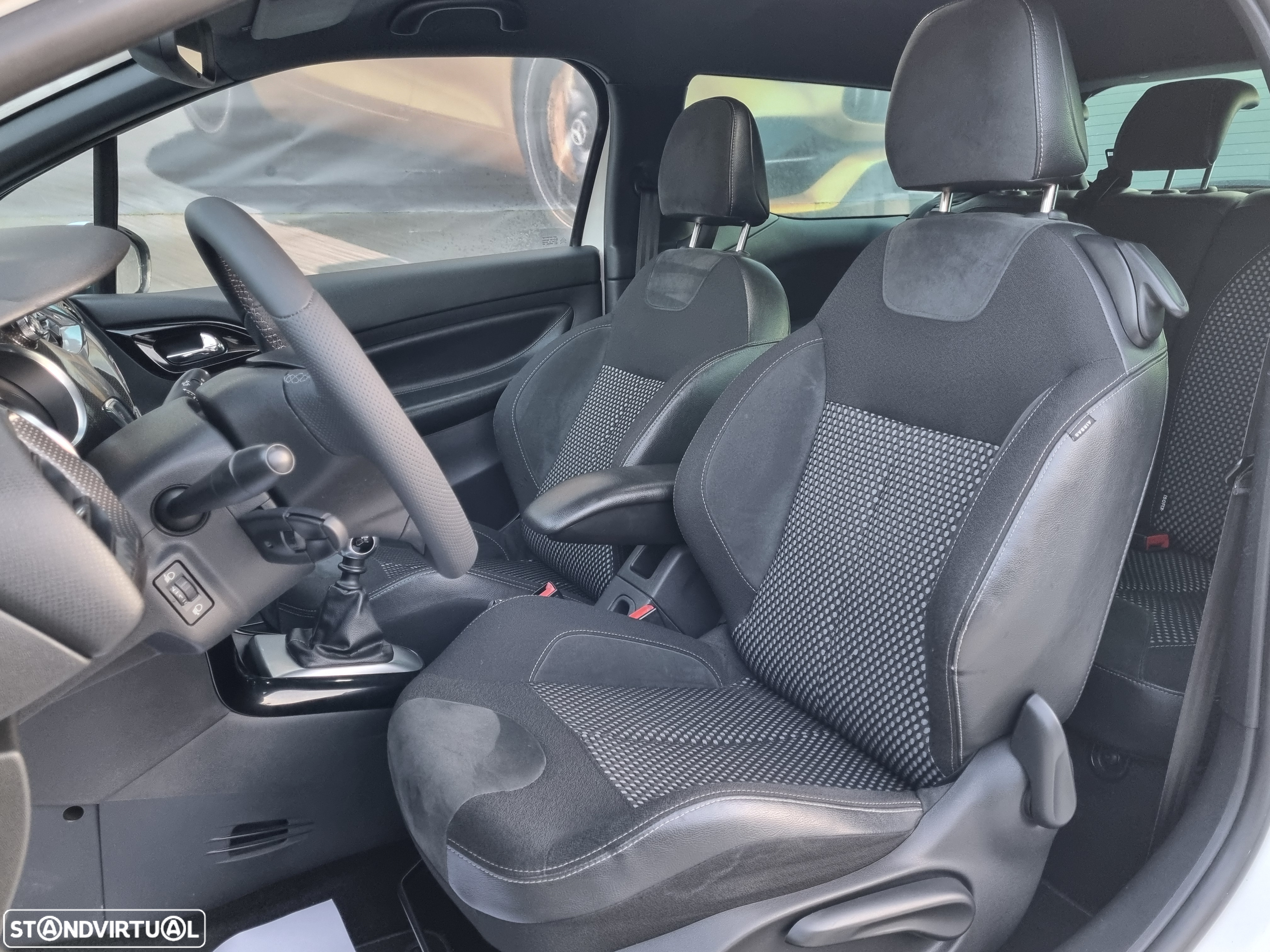 Citroën DS3 1.6 HDi Airdream Sport Chic - 16