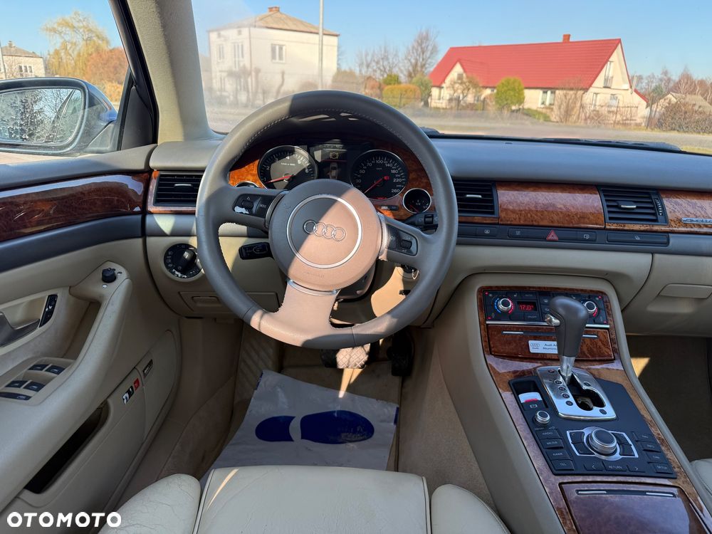 Audi A8 4.2 Quattro - 14