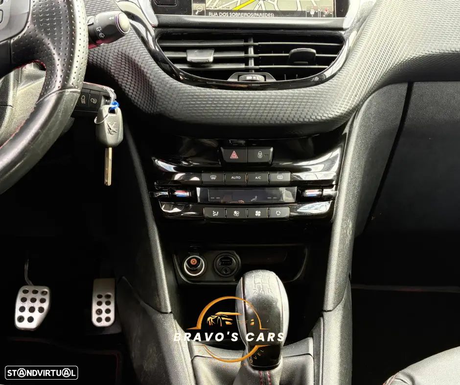 Peugeot 208 - 14