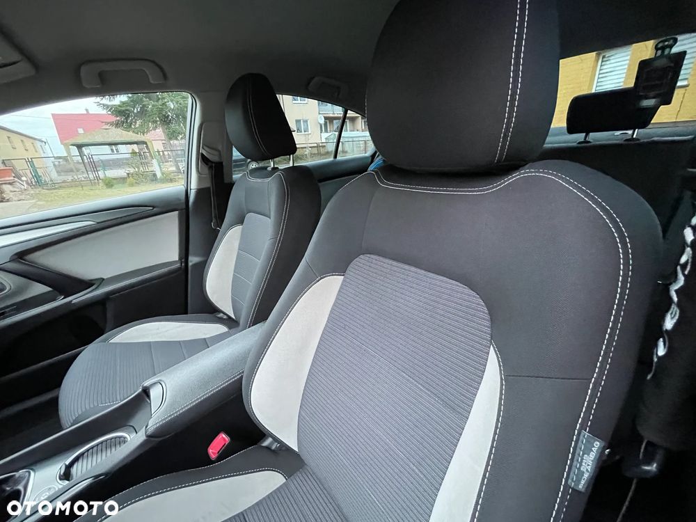 Toyota Avensis 1.8 Premium - 14