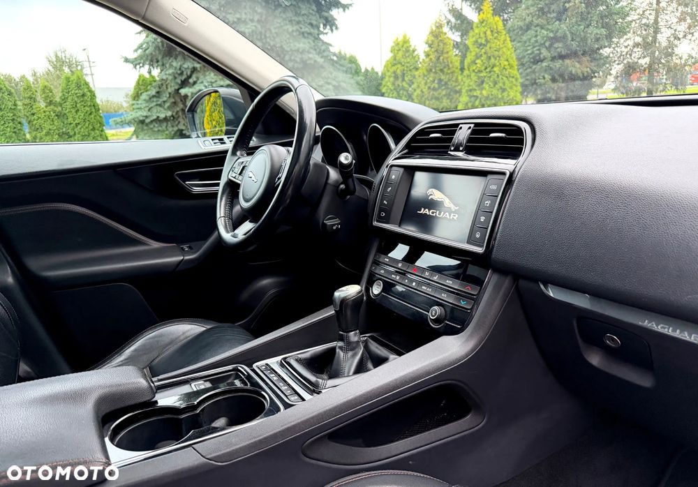 Jaguar F-Pace 2.0 i4D RWD Prestige - 16