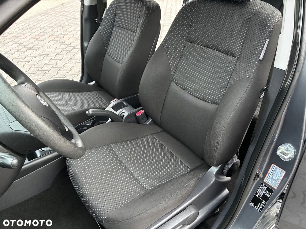 Hyundai i30 1.4 Base + - 15