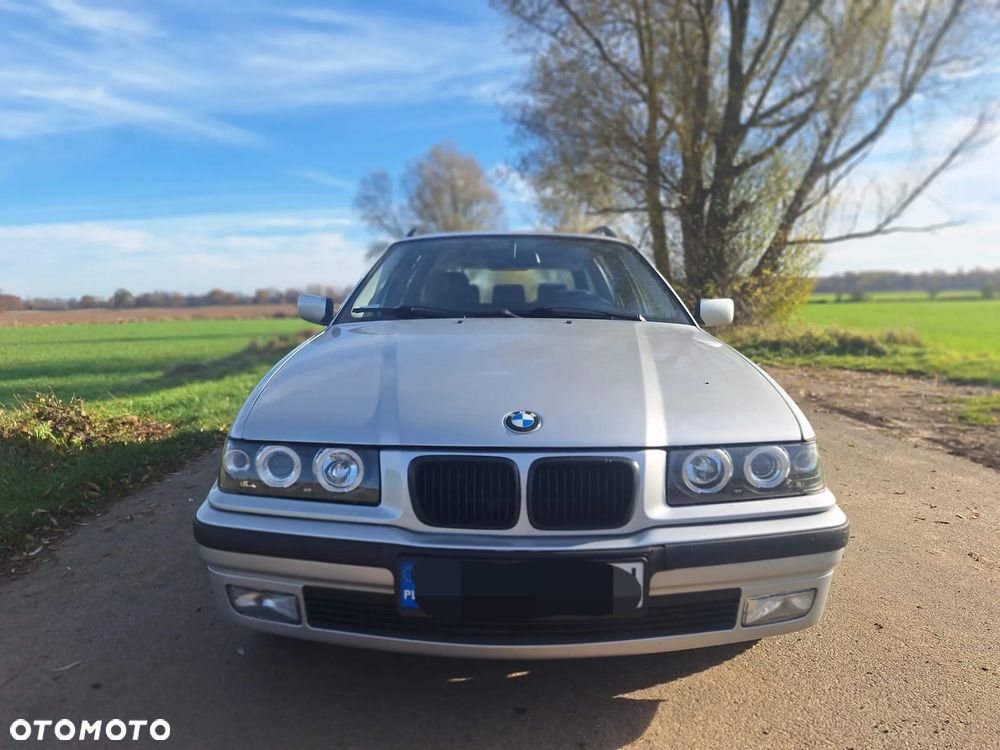 BMW Seria 3 318i - 5