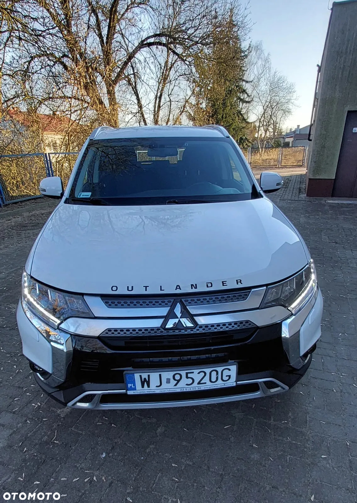 Mitsubishi Outlander 2.0 Instyle Navi 4WD CVT - 2