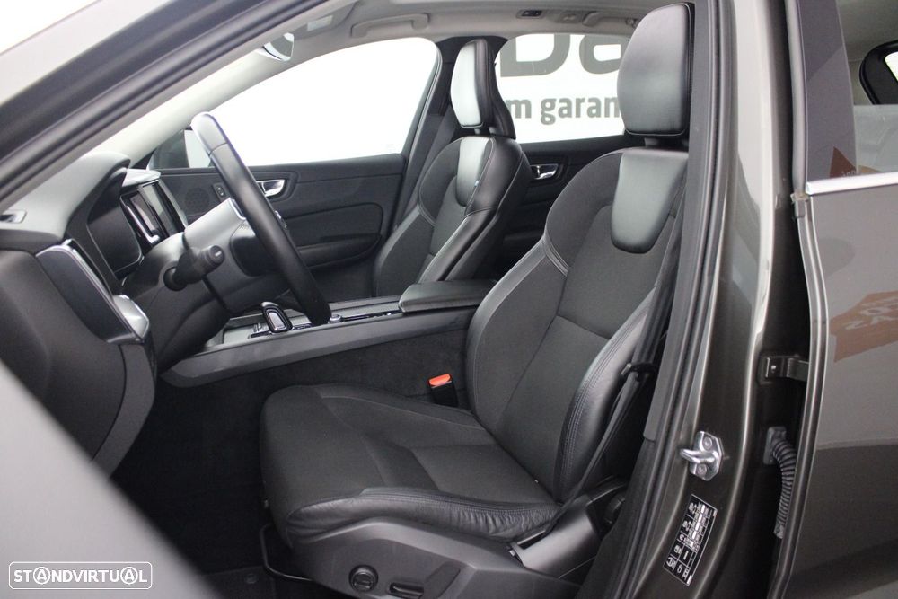 Volvo XC 60 2.0 T8 PHEV Momentum AWD — fotografia 28