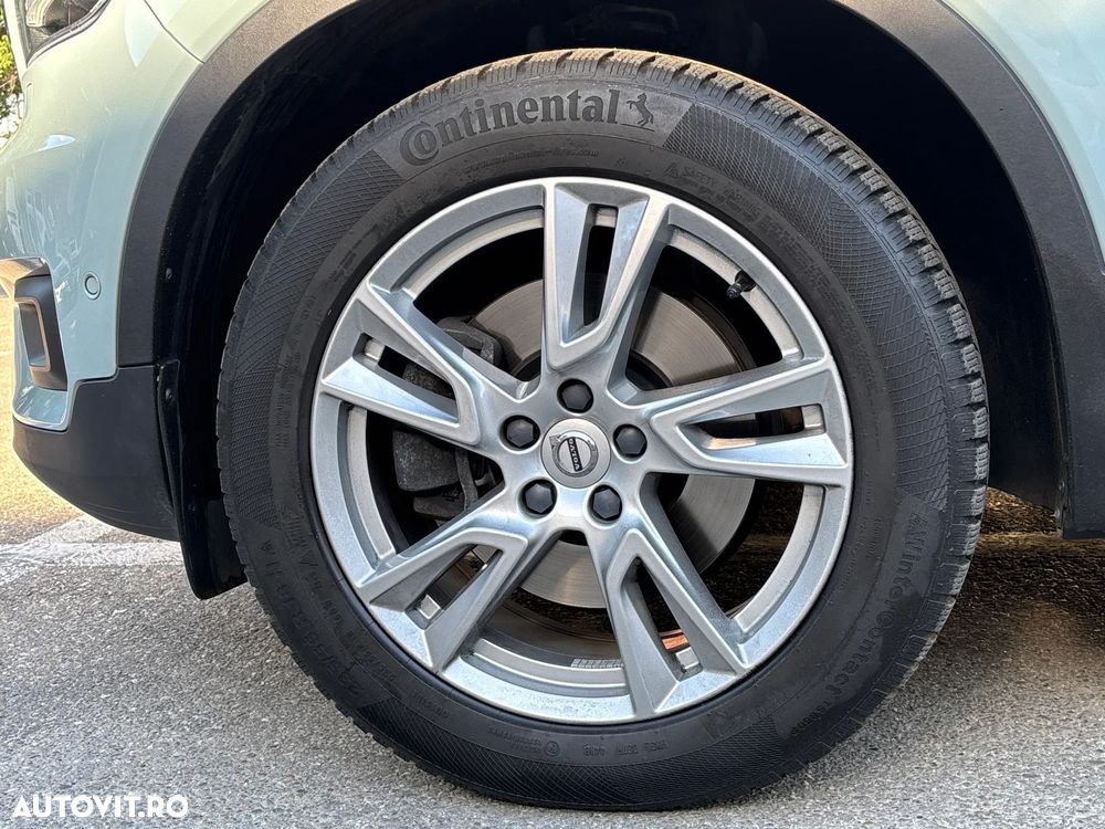 Volvo XC 40 D4 AWD Momentum Pro - 32