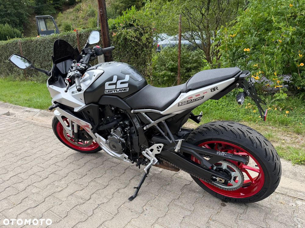 Suzuki GSX - 23