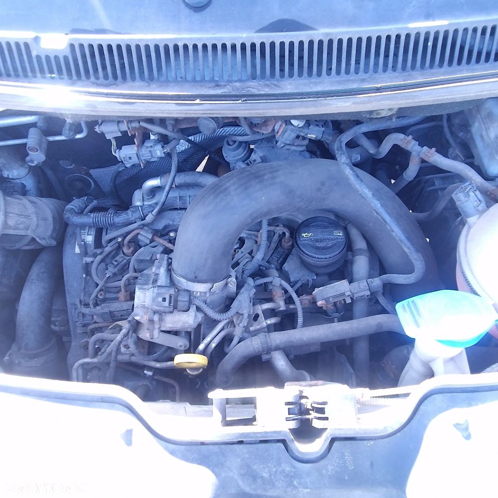 Volkswagen Caravelle - 5