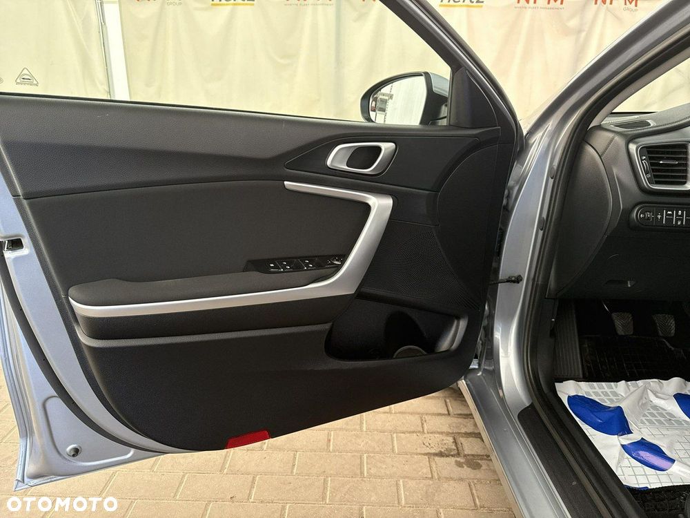 Kia Ceed - 11