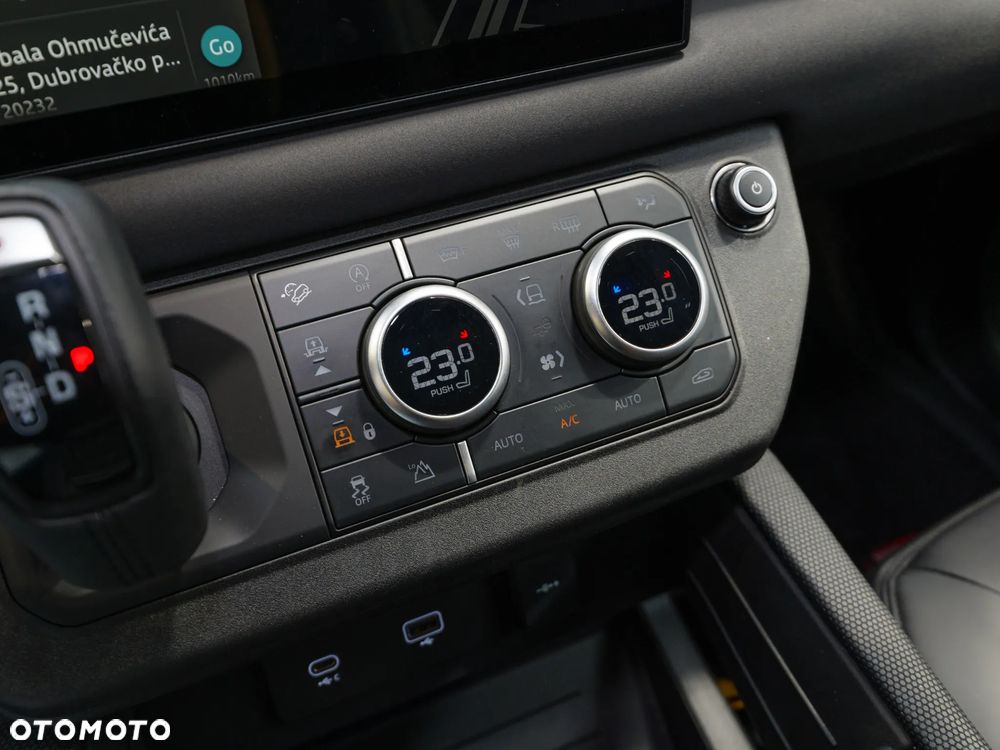 Land Rover Defender 3.0 P400 mHEV 75th Limited Edition - 34