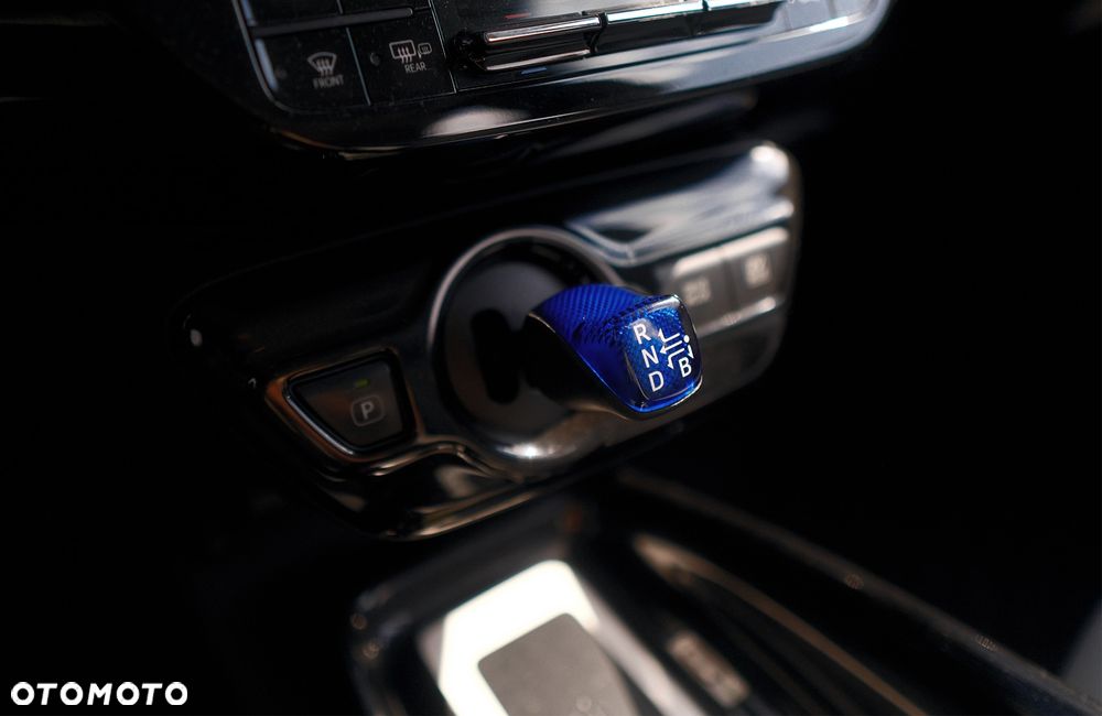 Toyota Prius (Hybrid) Executive - 25