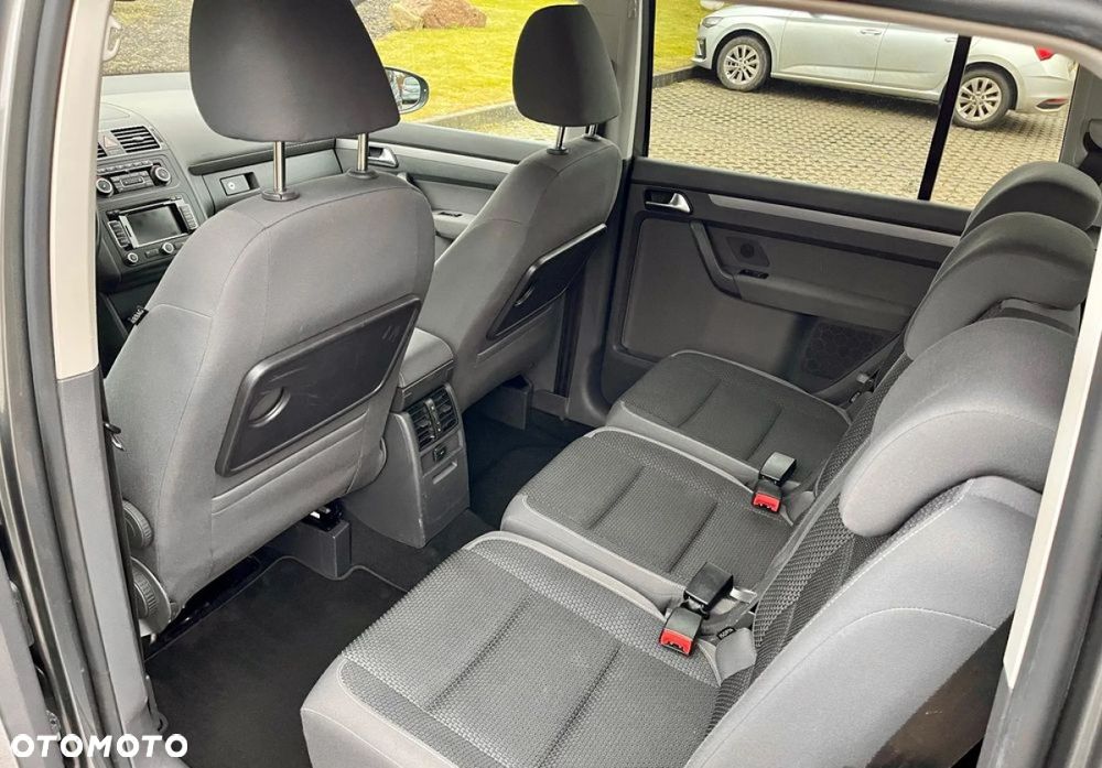 Volkswagen Touran 2.0 TDI DSG Highline - 36