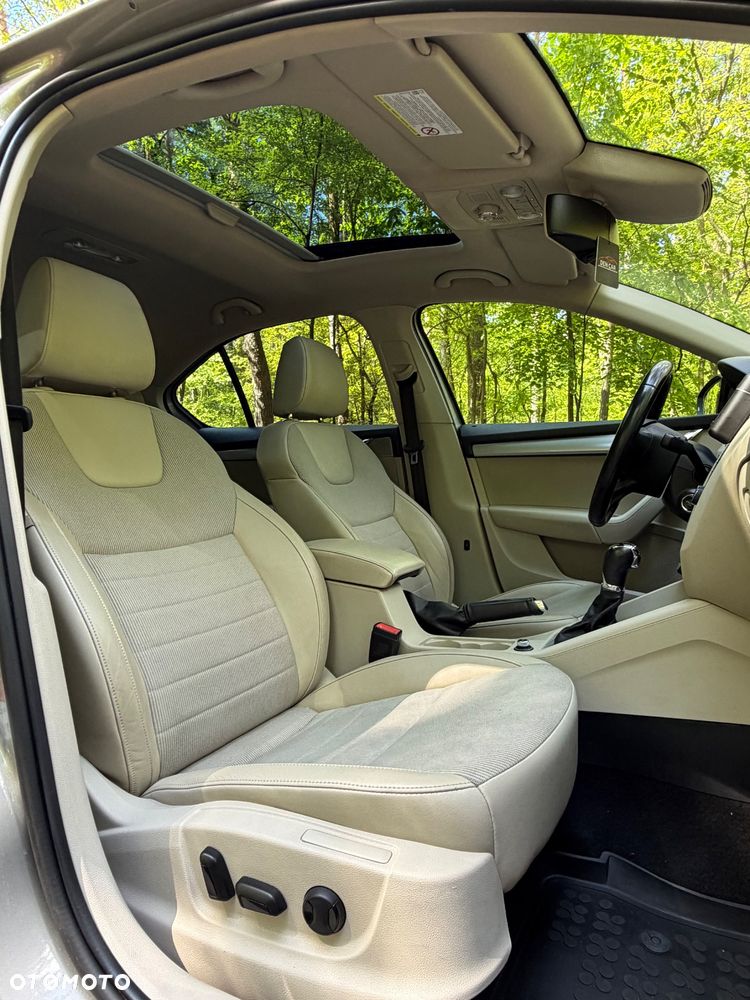 Skoda Octavia 1.8 TSI Elegance DSG - 25
