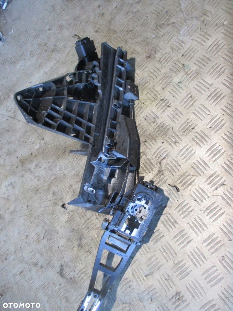 ZAMEK DRZWI PRAWY PRZÓD FORD C-MAX - 2