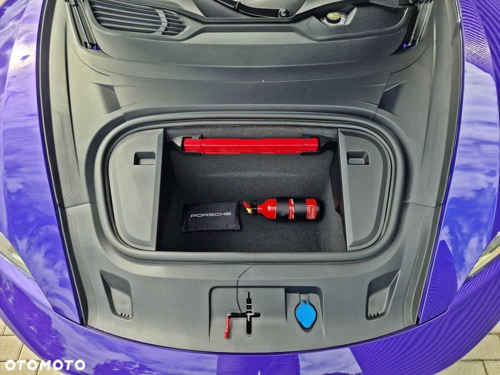 Porsche Taycan - 17