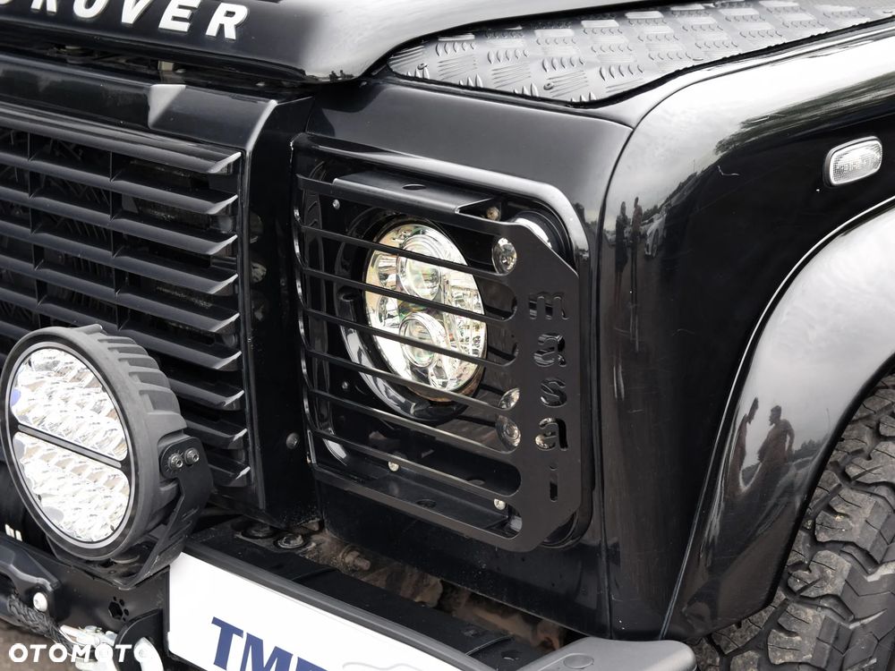 Land Rover Defender - 27