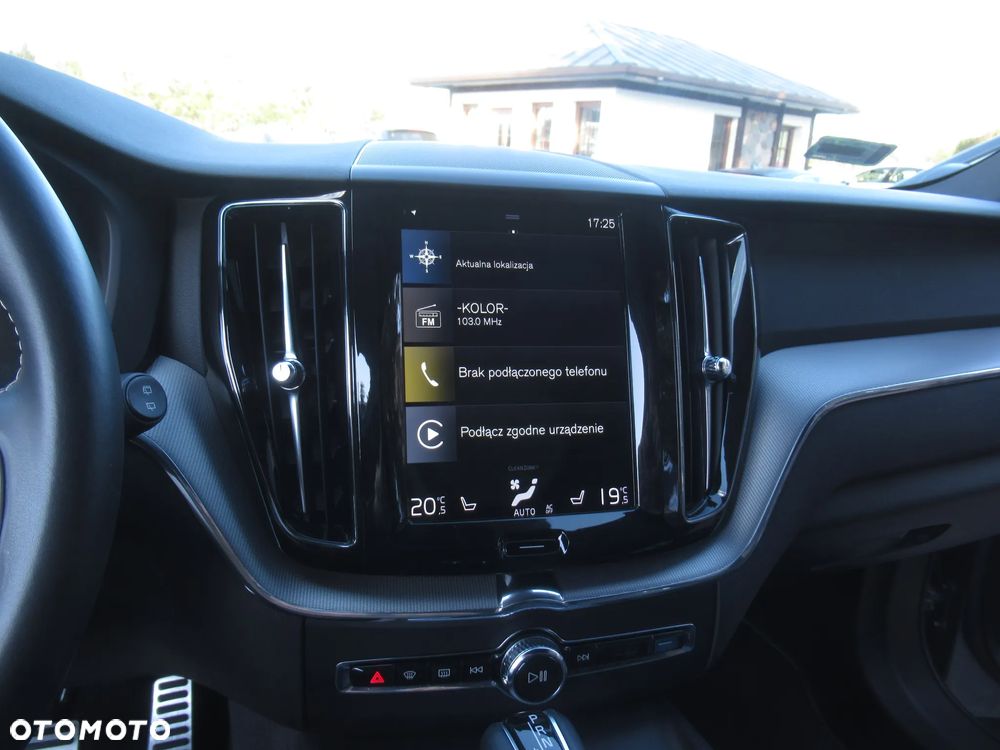 Volvo XC 60 T4 R-Design - 17