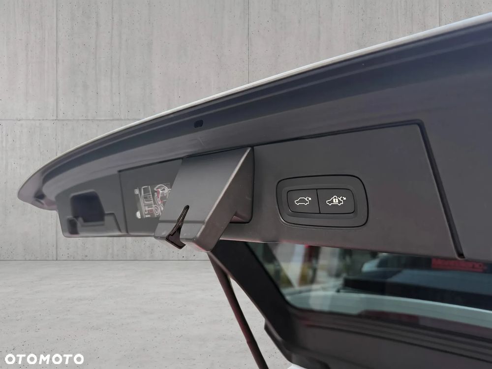 Volvo V90 D4 AWD Geartronic Momentum Pro - 16