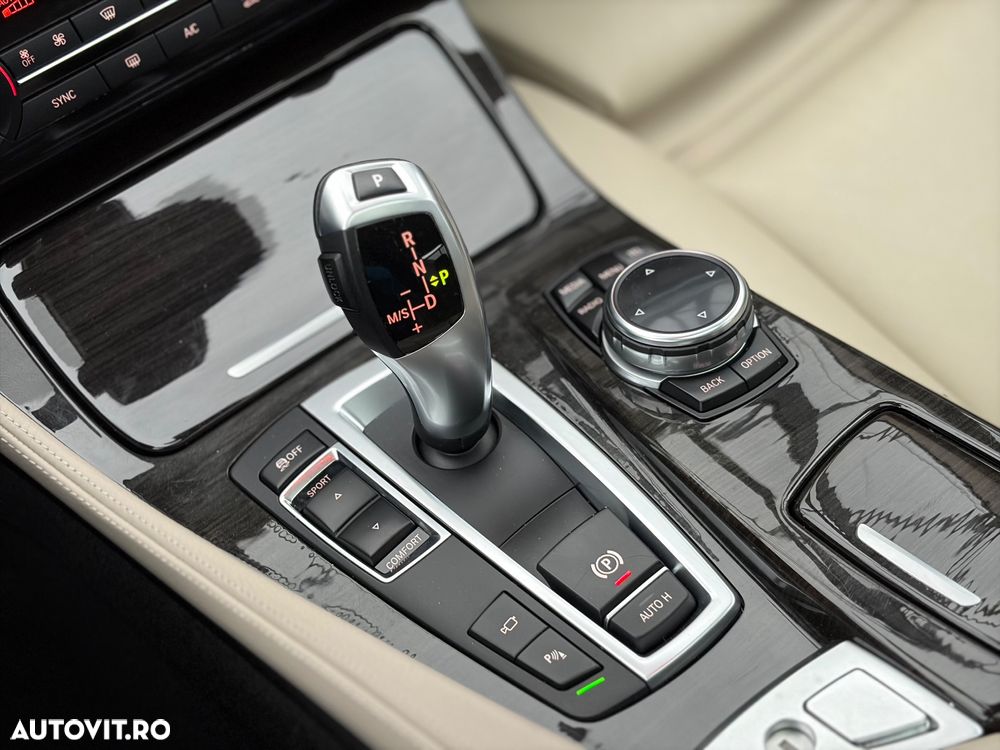 BMW Seria 5 520d Aut. Luxury Line - 12