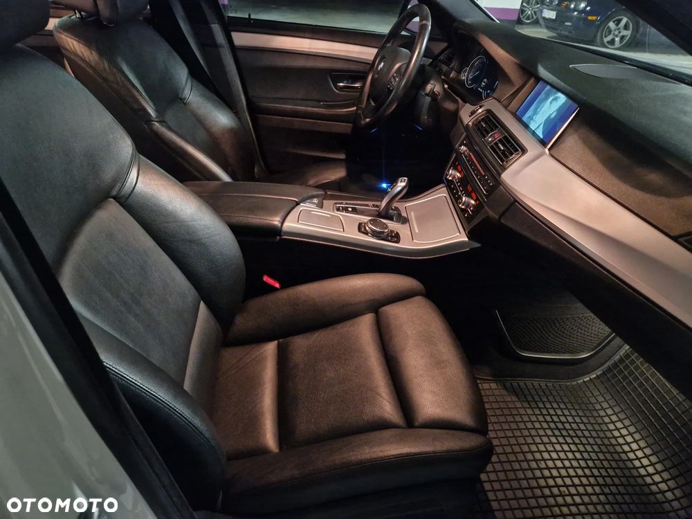 BMW Seria 5 520d xDrive - 10