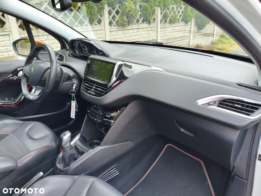 Peugeot 208 - 16