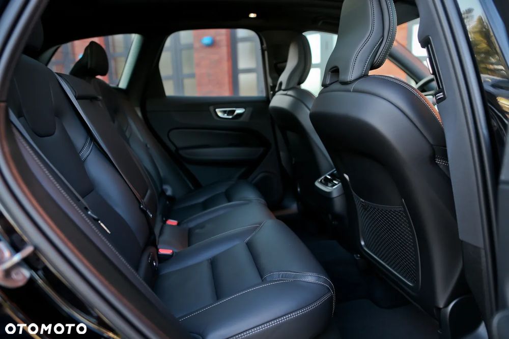 Volvo XC 60 B5 B AWD Plus Black Edition - 27