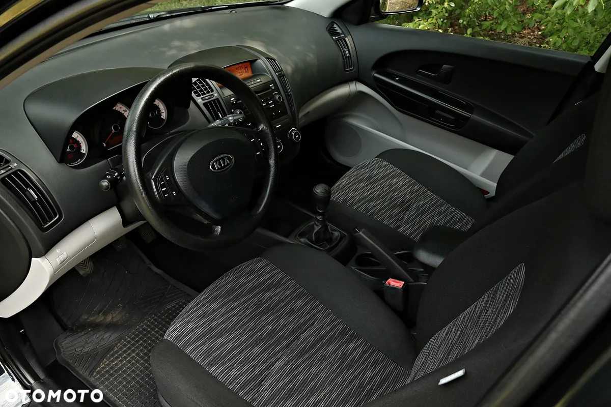 Kia Ceed - 6