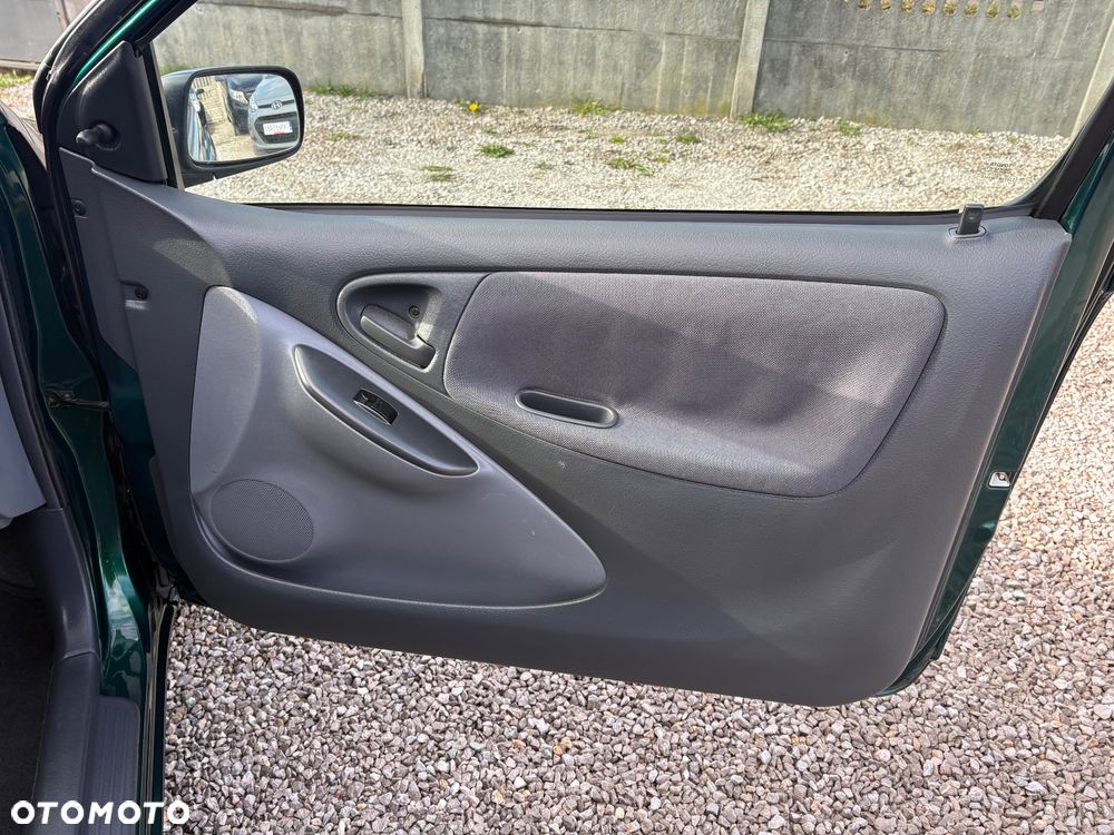 Toyota Yaris 1.0 Base - 28