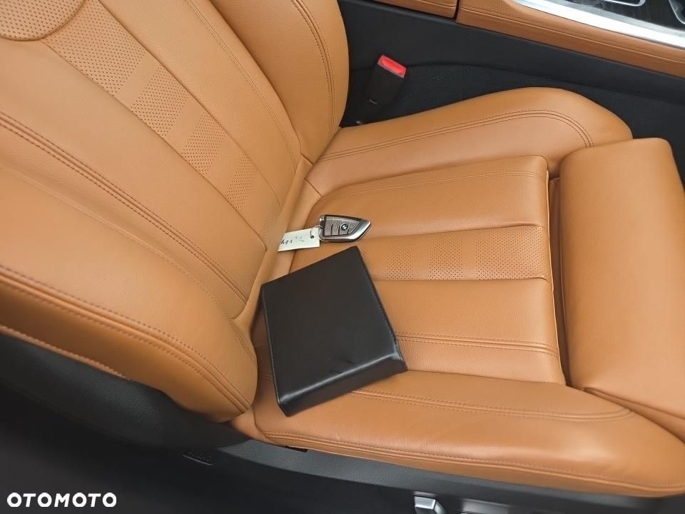 BMW X5 xDrive40i - 11