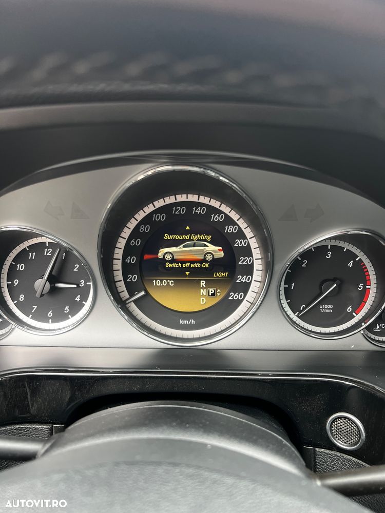 Mercedes-Benz E 220 CDI DPF BlueEFFICIENCY 7G-TRONIC Avantgarde - 25