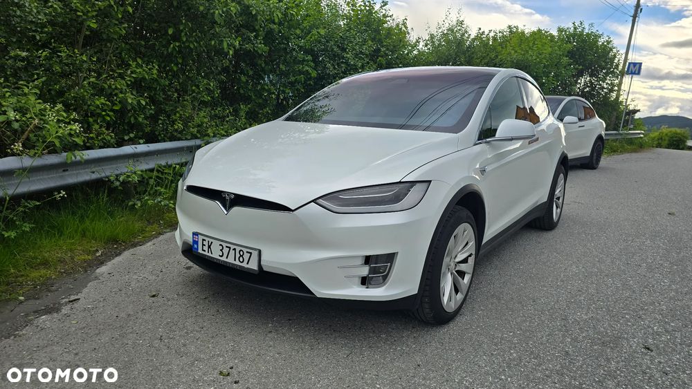 Tesla Model X - 1