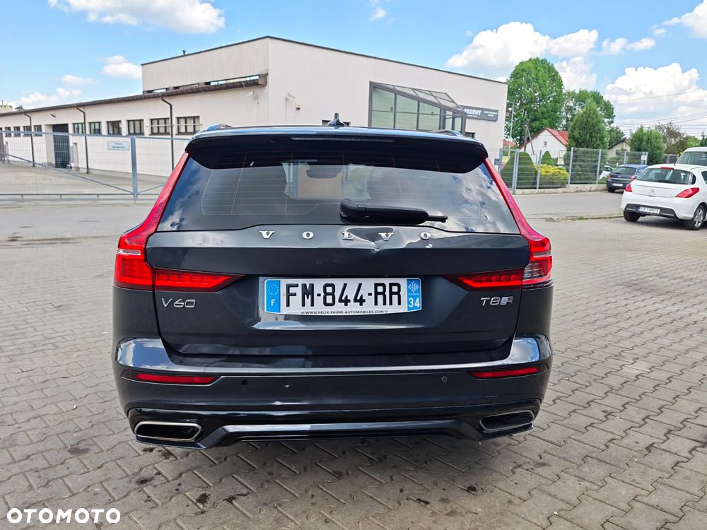 Volvo V60 T8 AWD Plug-In Hybrid R-Design - 9