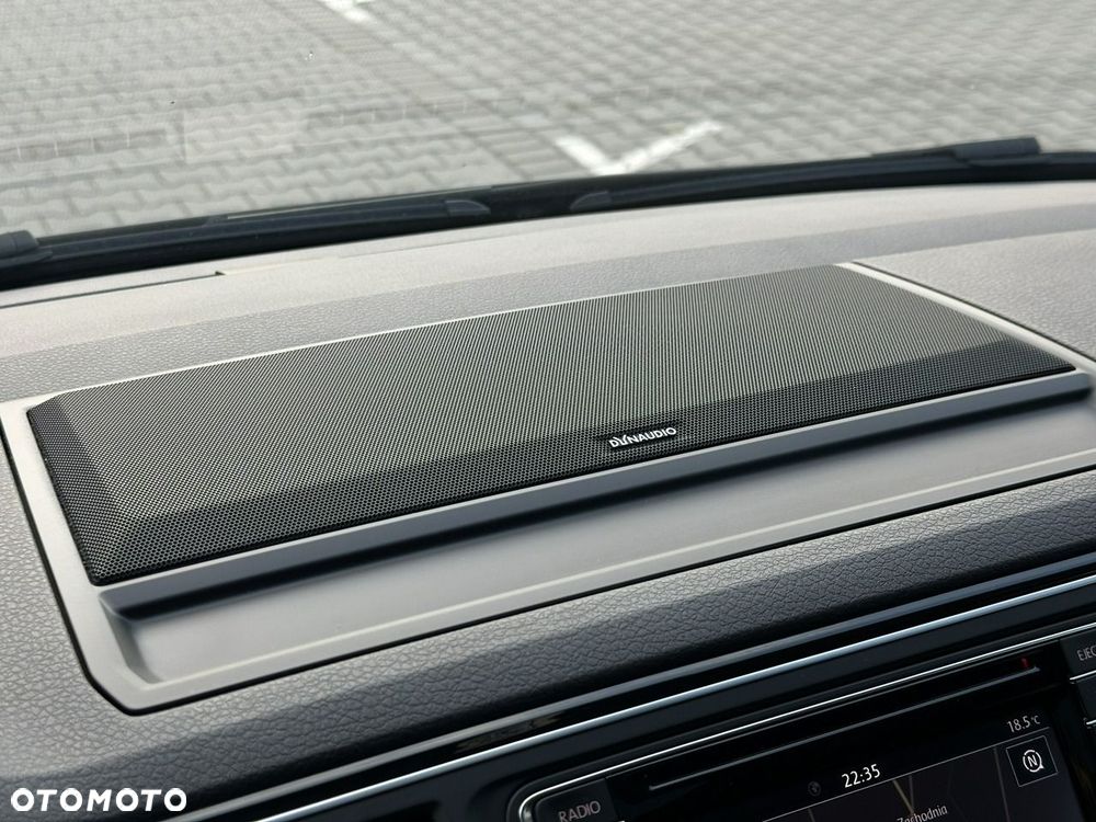 Volkswagen Multivan - 32