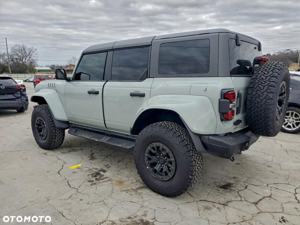 Ford Bronco - 3