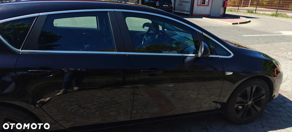 Opel Astra 1.7 CDTI DPF Cosmo - 9