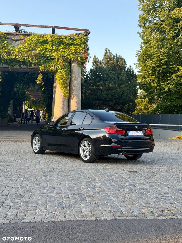 BMW Seria 3 328i - 5